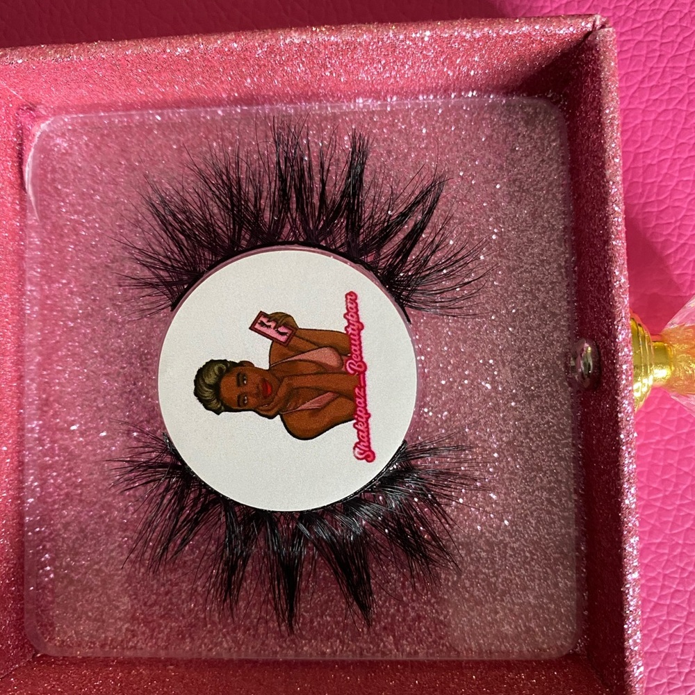 Eyelashes - Picture 5 of 5